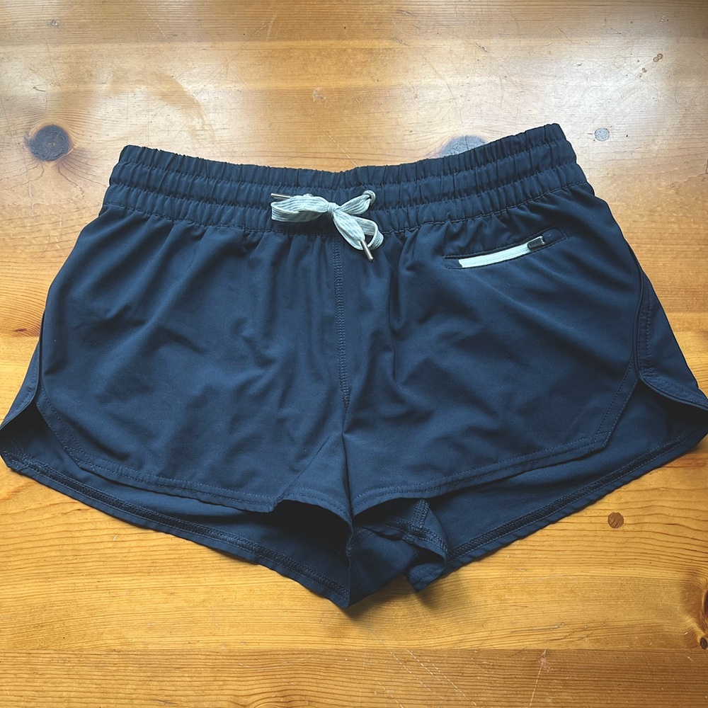 Vuori Clementine 2.0 Shorts 2.5 inch Navy Size Small